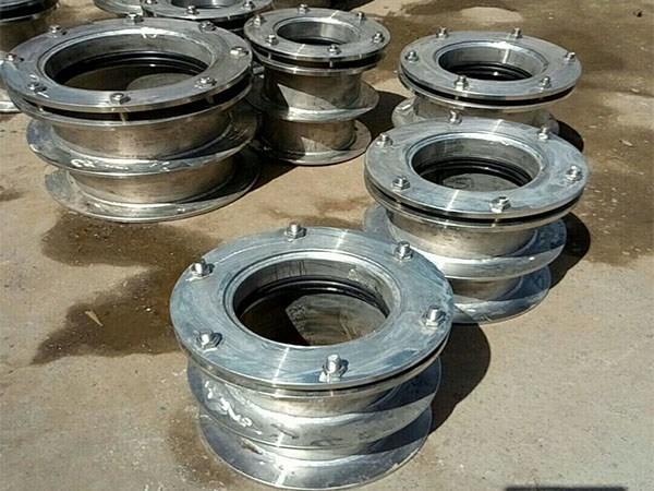 不銹鋼柔性防水套管制作完成